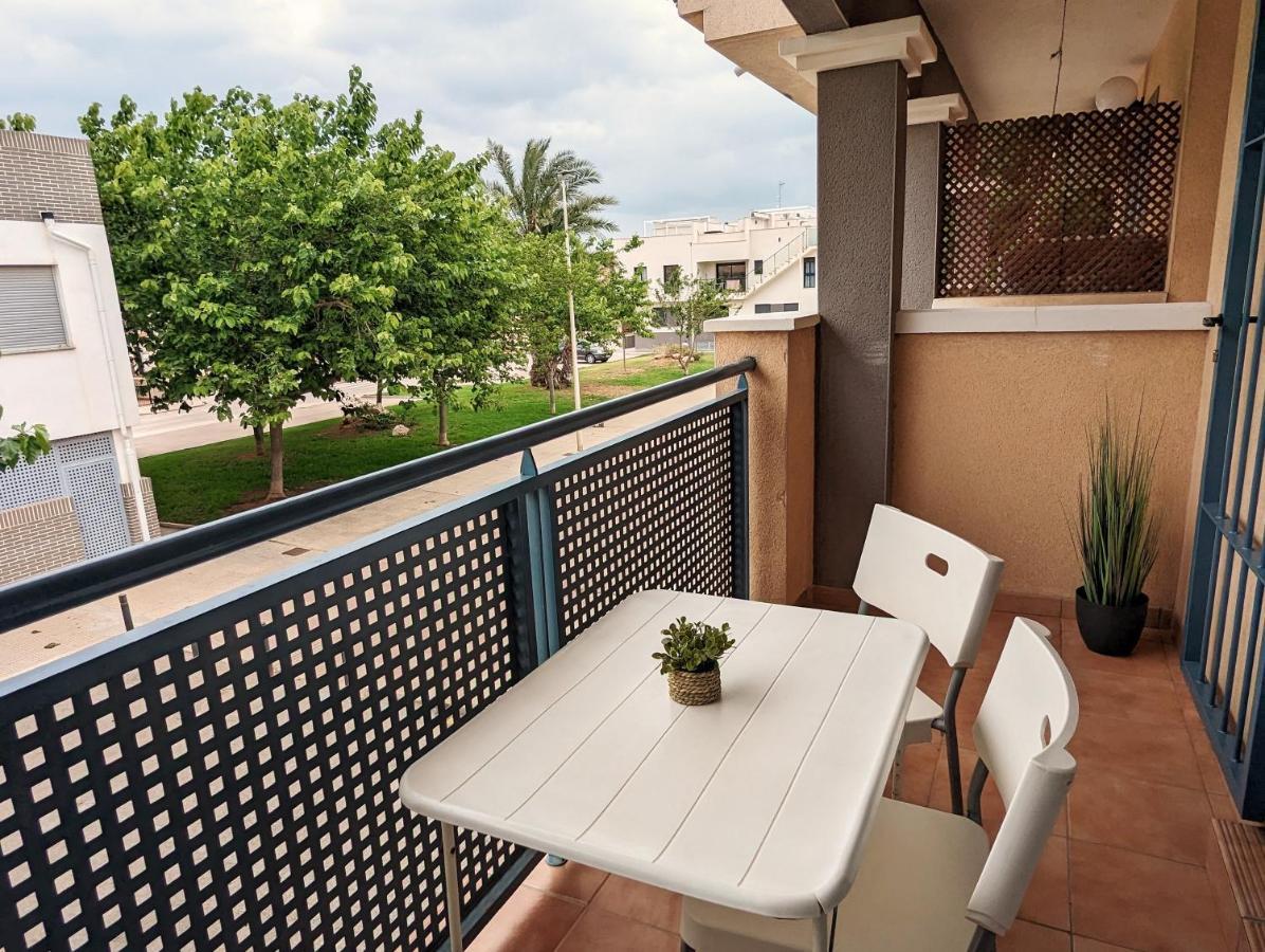Apartamento Las Palmeras - Con Terraza, Barbacoa, Aire Acondicionado Y A 250M De La Playa! 洛斯阿尔卡萨雷斯 外观 照片