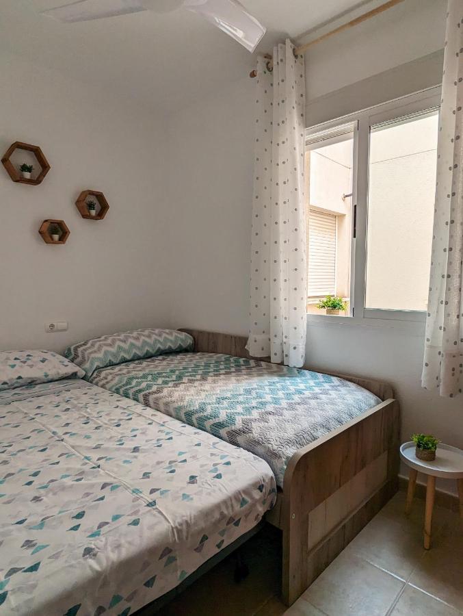 Apartamento Las Palmeras - Con Terraza, Barbacoa, Aire Acondicionado Y A 250M De La Playa! 洛斯阿尔卡萨雷斯 外观 照片